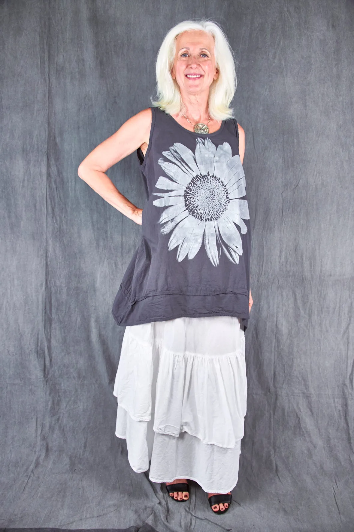 1599 Garden Tiered Tank Black Sand-P