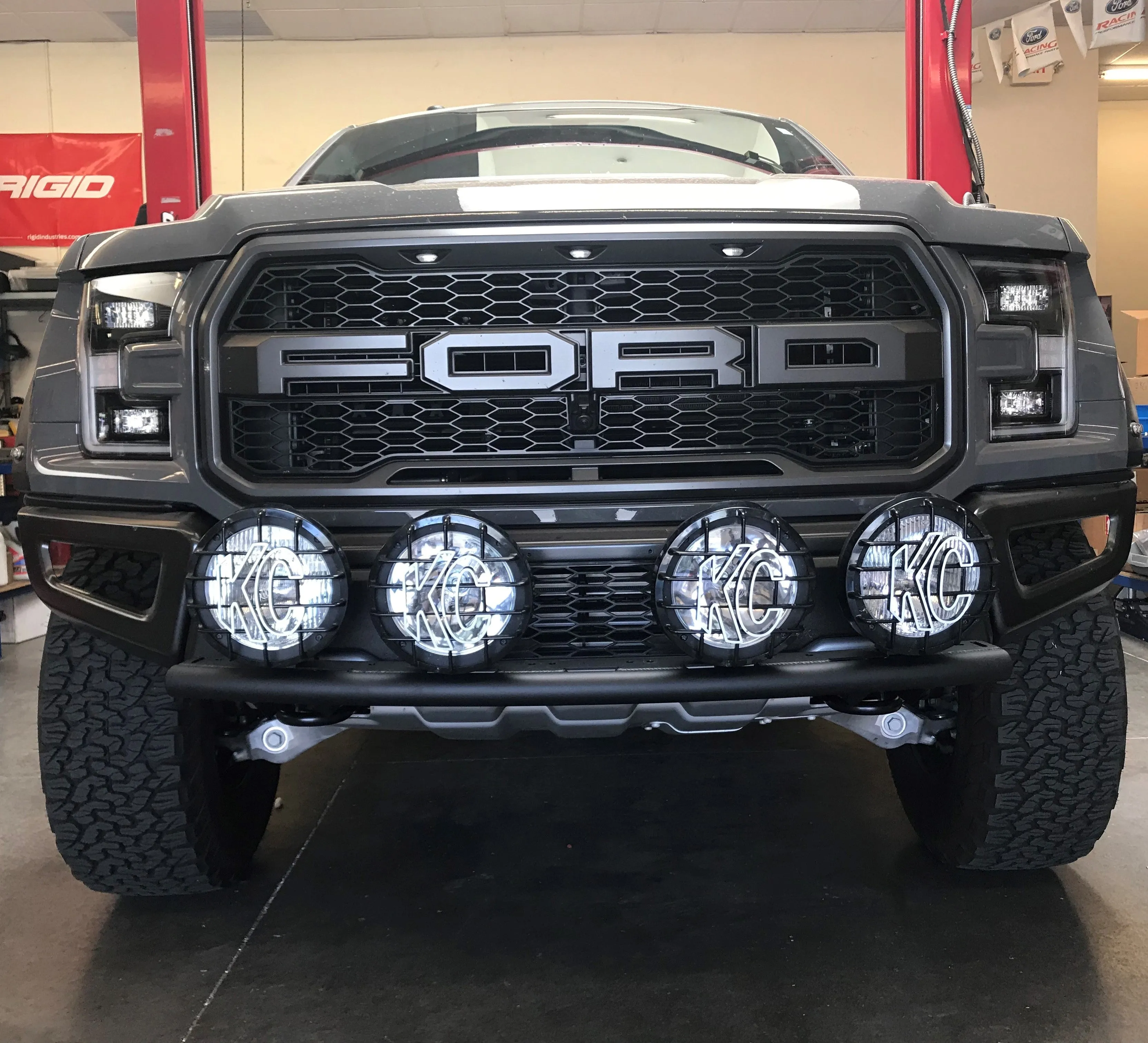 (2015  F150 & 2017  Raptor ) Single Tube Light Mount - stock bumper