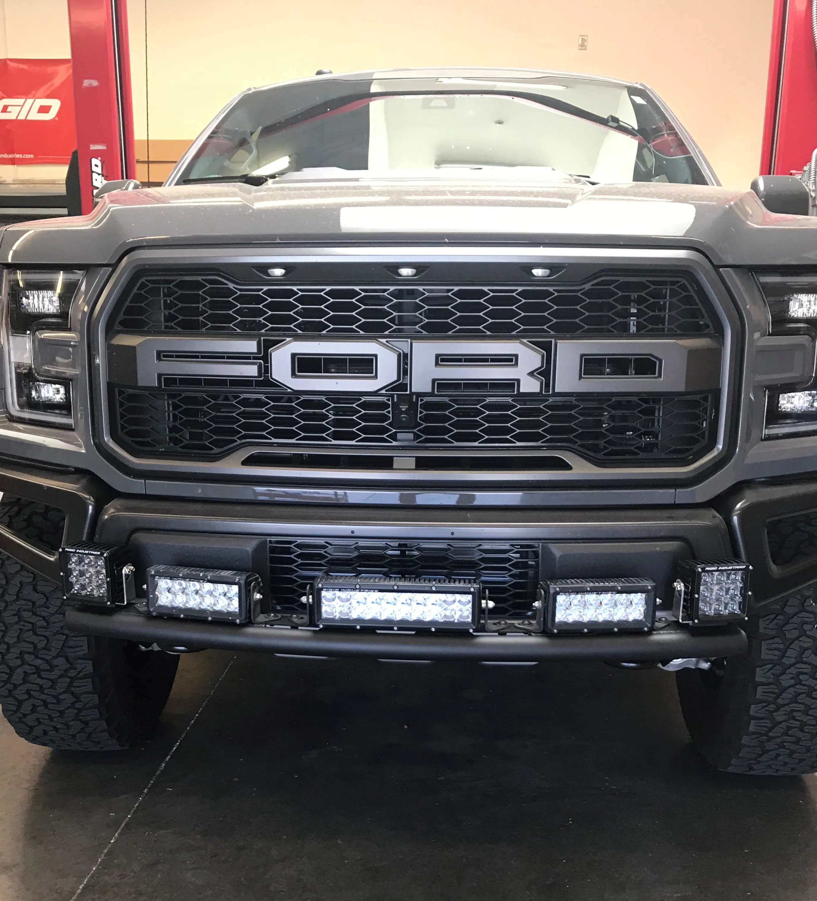 (2015  F150 & 2017  Raptor ) Single Tube Light Mount - stock bumper