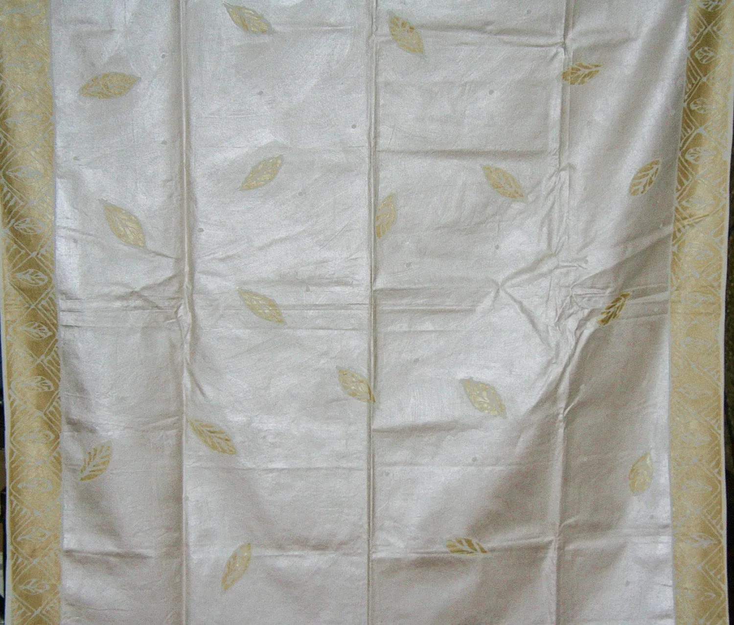 African Tapestry/Tablecloth Ivory, Gold, White Tribal Diamond Design 58" X 76"