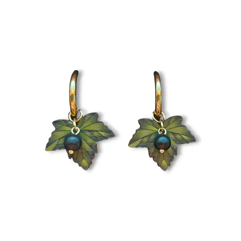 Currant wooden earrings
