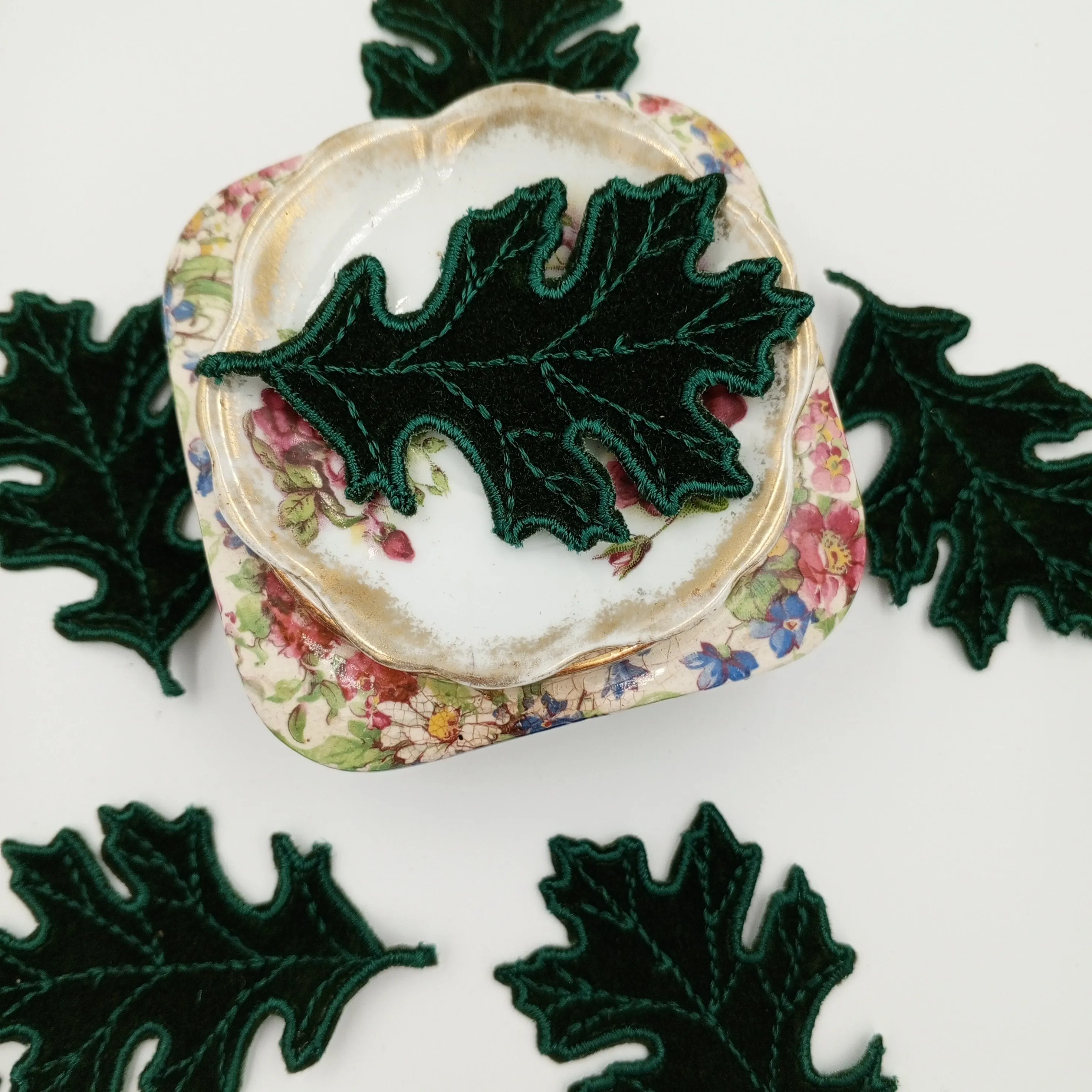 Forest Green Leaf Fabric Patch Embroidered Hunter Green Leaf Sewing Applique patches for DIY Sewing Crafting Clothing Revamps Embellishments