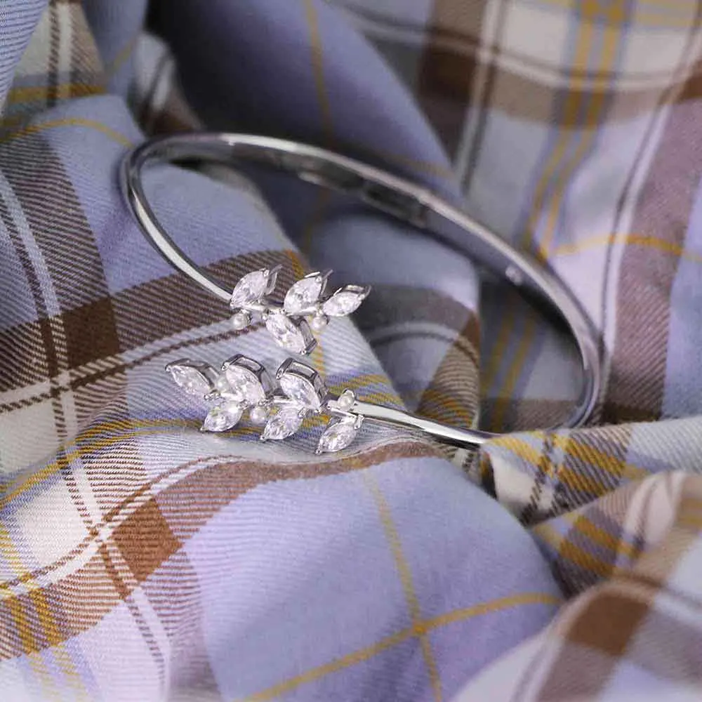 Leaf Branch Diamond Gold Bracelet Nature's Grace Collection