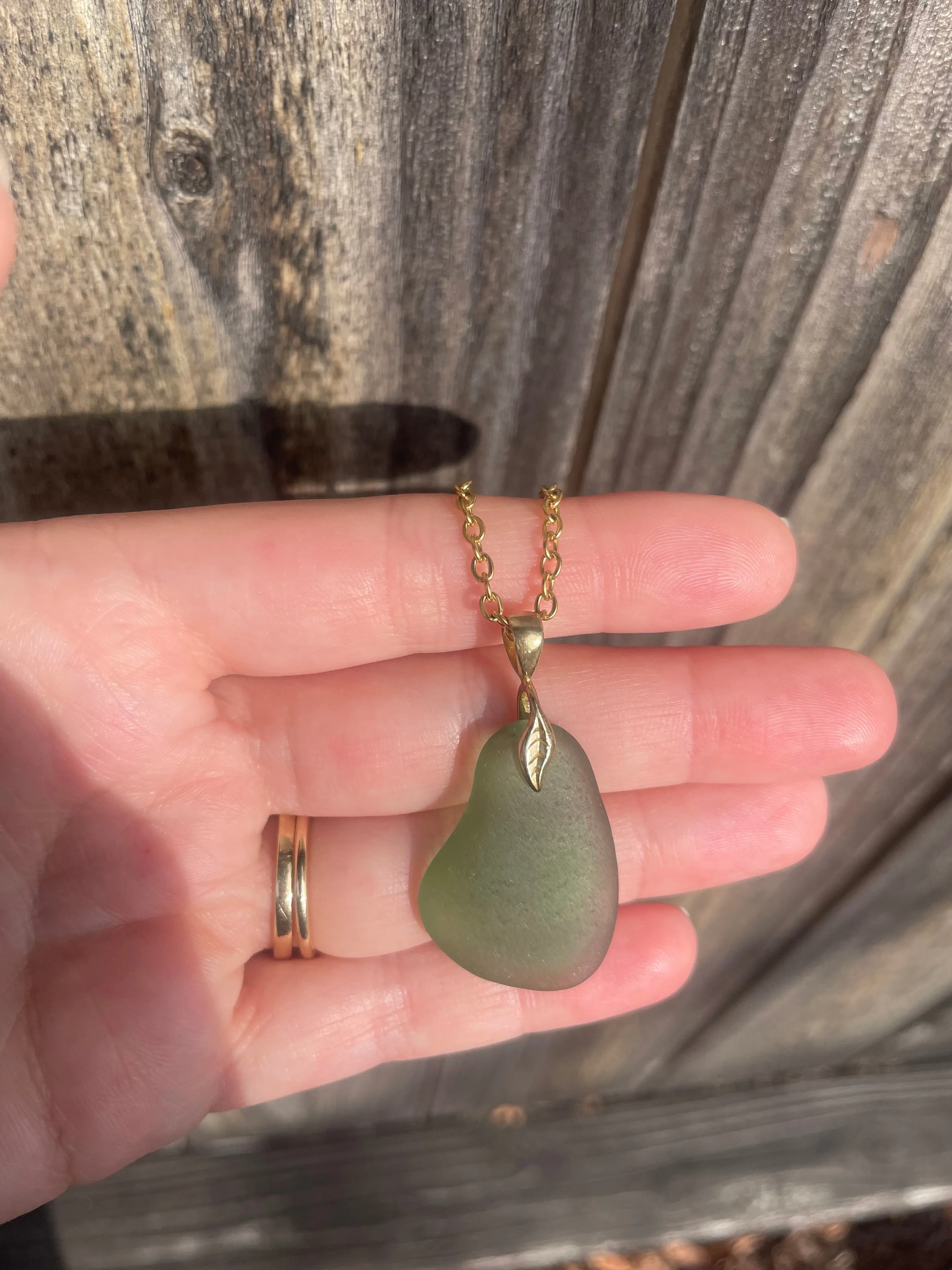 Leaf Sea Glass Pendant Necklace in Light Green