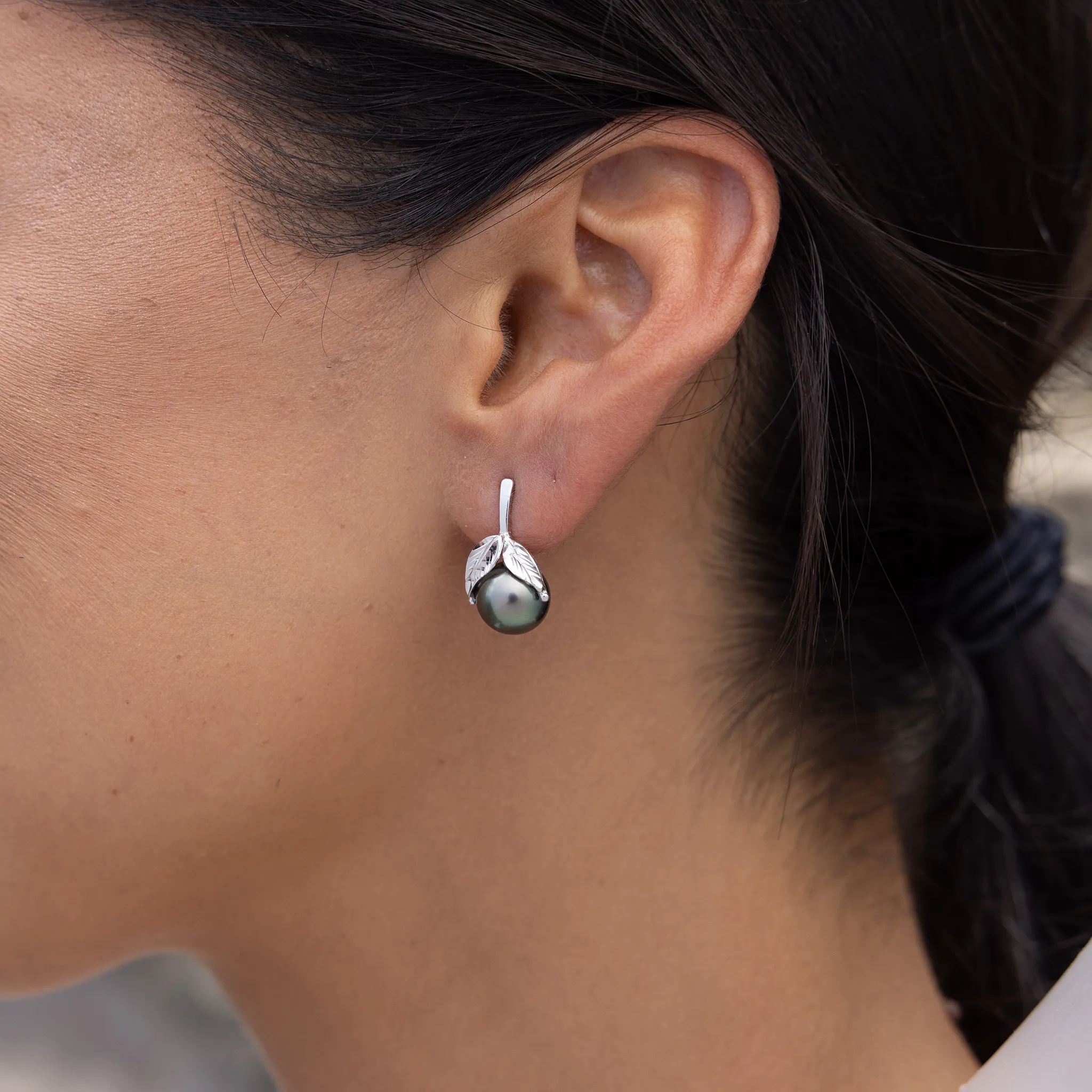 Maile Tahitian Black Pearl Earrings in White Gold - 9-10mm