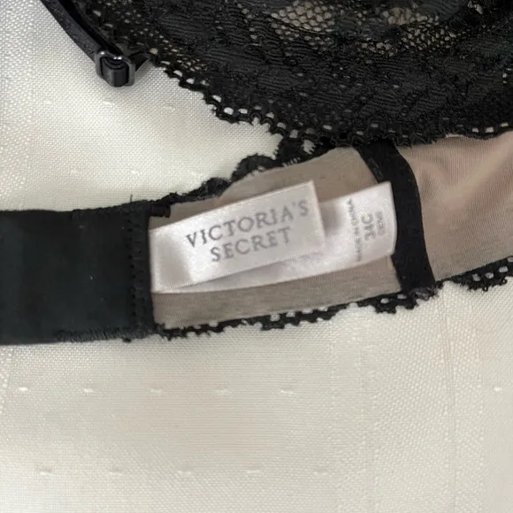 NEW/NWT sexy Victoria’s Secret unpadded bra set