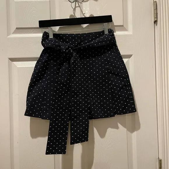 NWT J. Crew Navy Blue Tie Waist White Clipdot Shorts