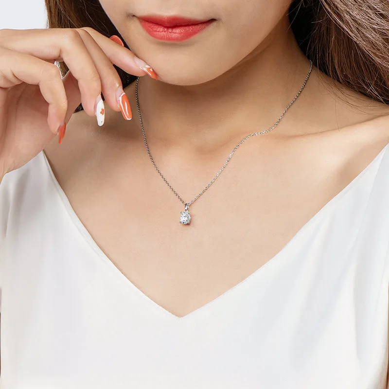 Oval Cut 1.0CT Moissanite Pendant Necklace