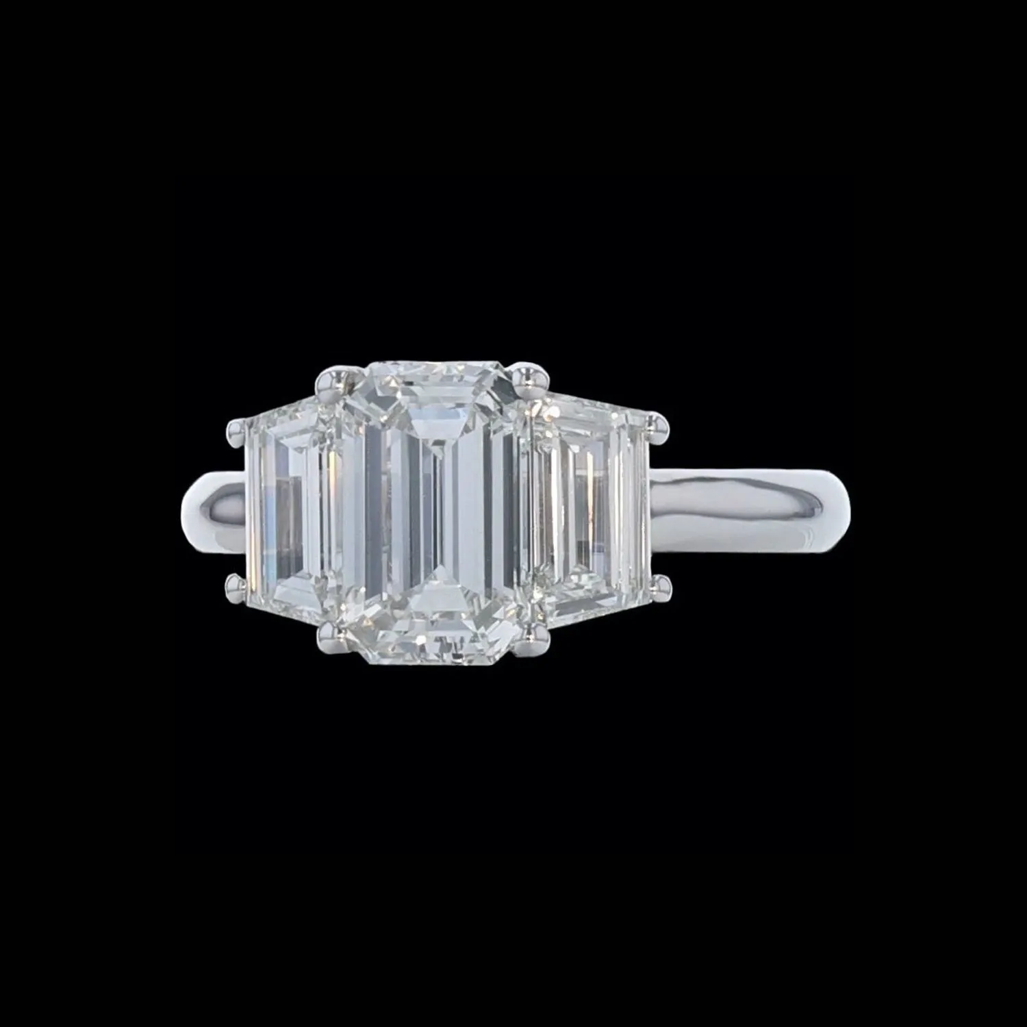 Ring Simple 3 Emerald Trapezoid 2.45