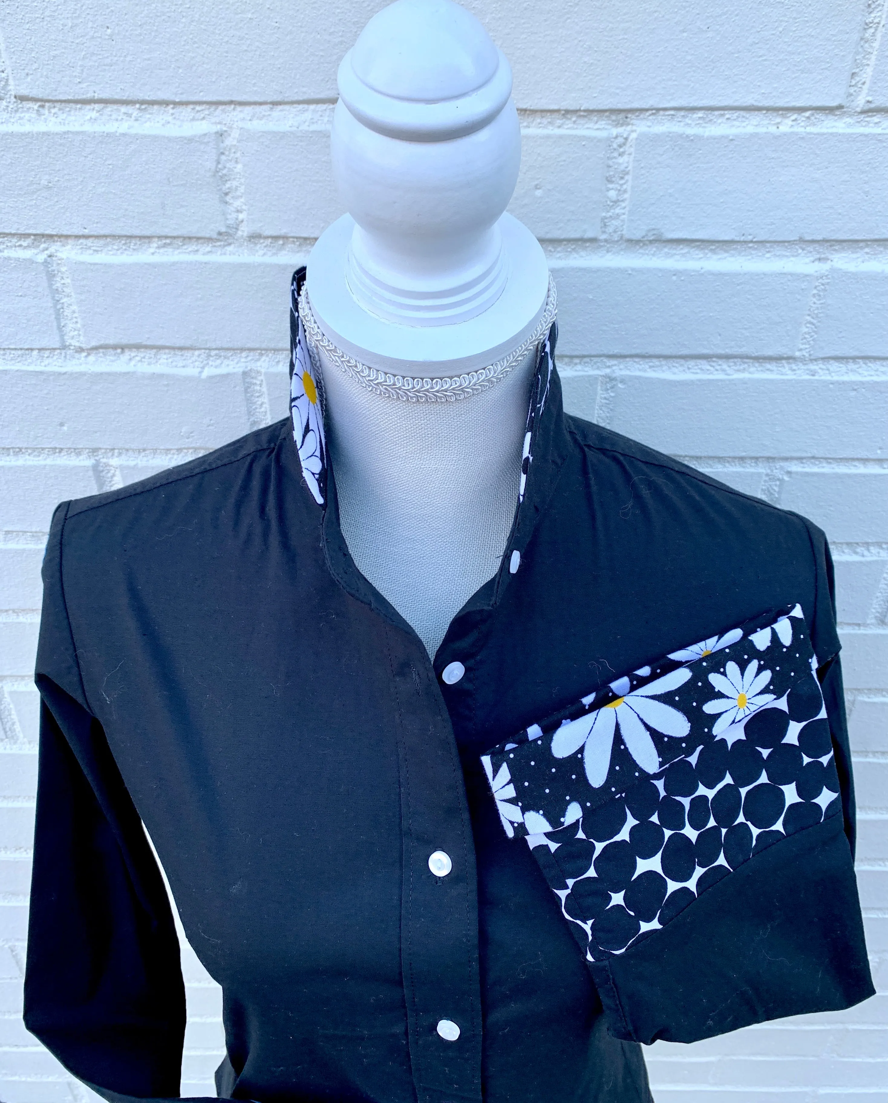 SALE - M ONLY - Beth Black Bell Sleeve w/Black Dot & Daisies (B17)   **FINAL SALE**