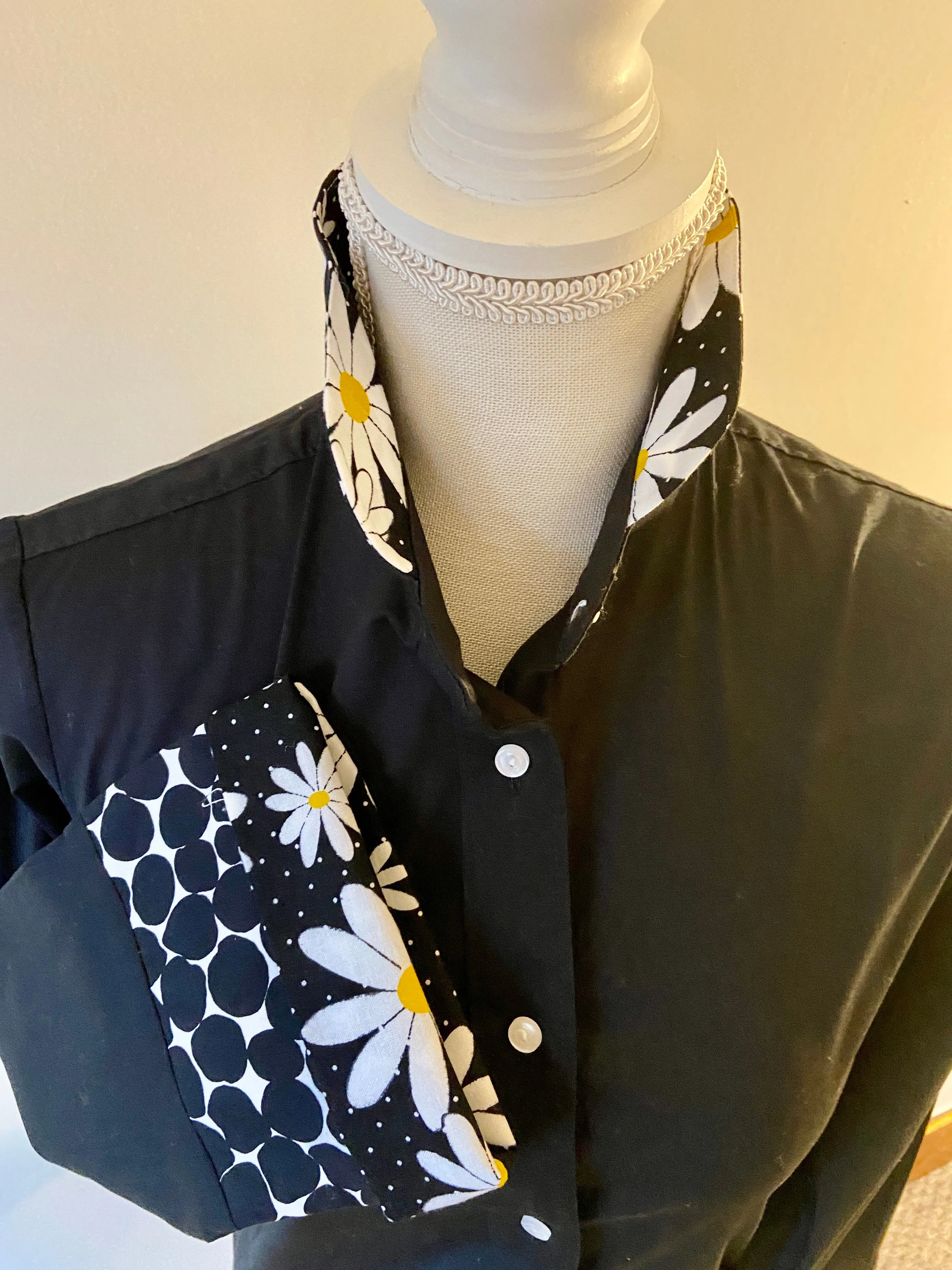 SALE - M ONLY - Beth Black Bell Sleeve w/Black Dot & Daisies (B17)   **FINAL SALE**