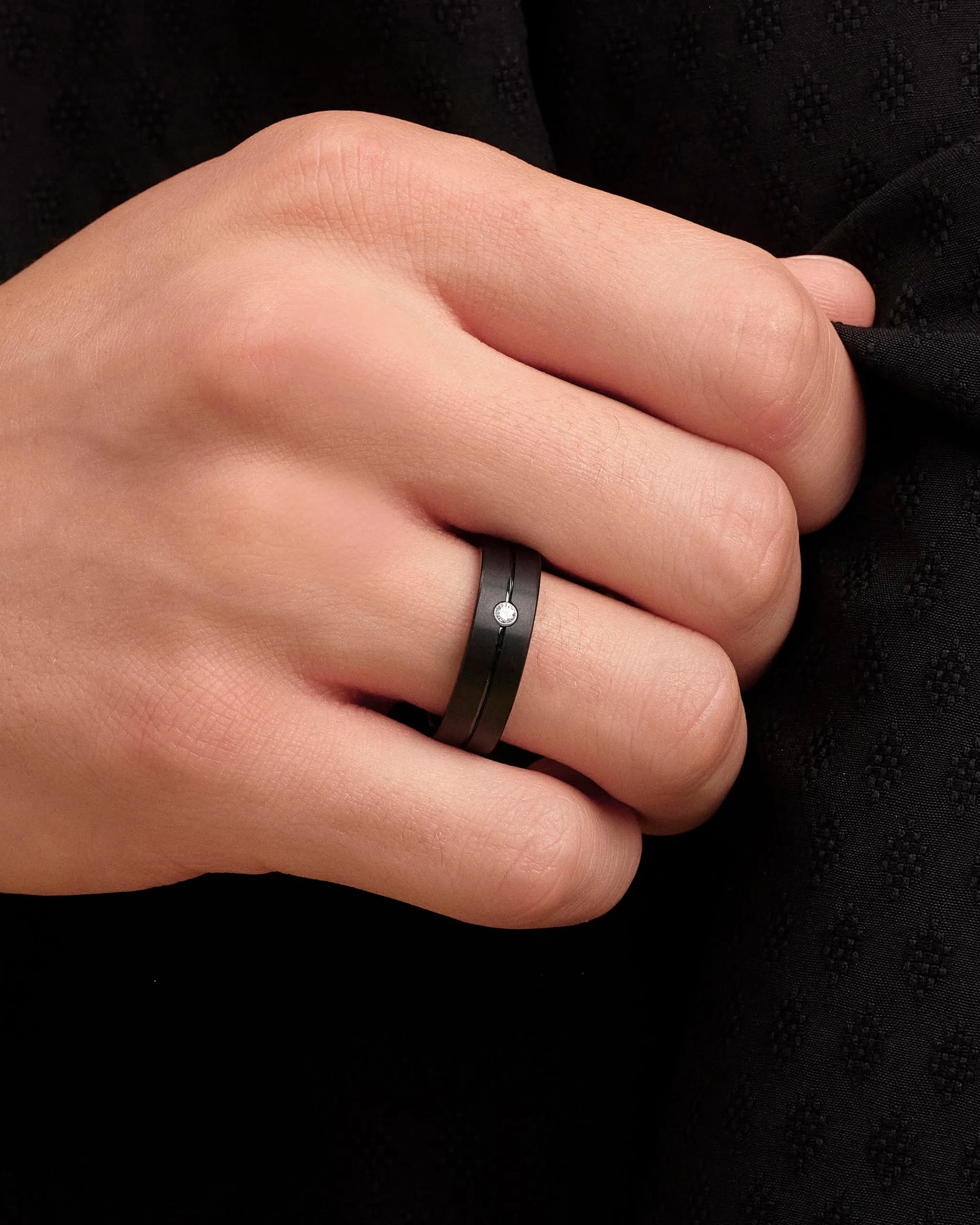 Single Stone Comfort Fit Wedding Band - 7mm