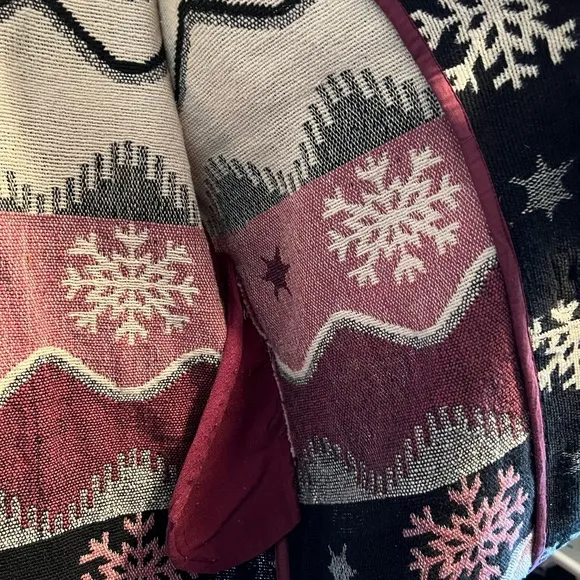 Vintage Flashback Tapestry Blazer Coat with snowflakes. Size M. Like new.