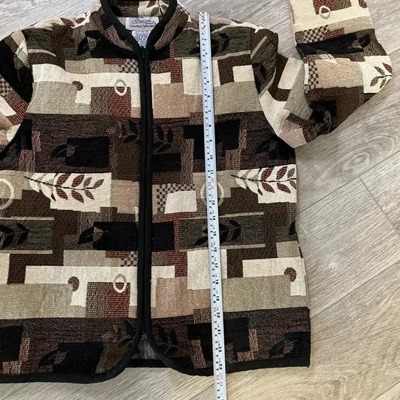 VINTAGE Woven Jacquard Fall Jacket in Black Cream &amp; Watm Neutral Colours, M